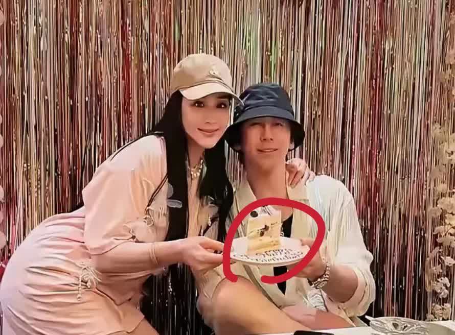 43岁的张伦硕根本不会离婚真相可能有点扎心之前就有媒体扒过，当年张
