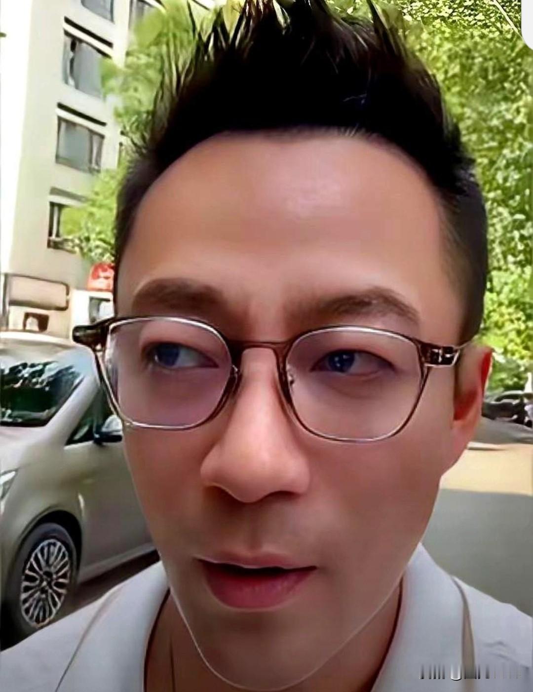 不知道现在的汪小菲是否后悔。自从汪小菲在马筱梅坐月子期间直播怒说母亲