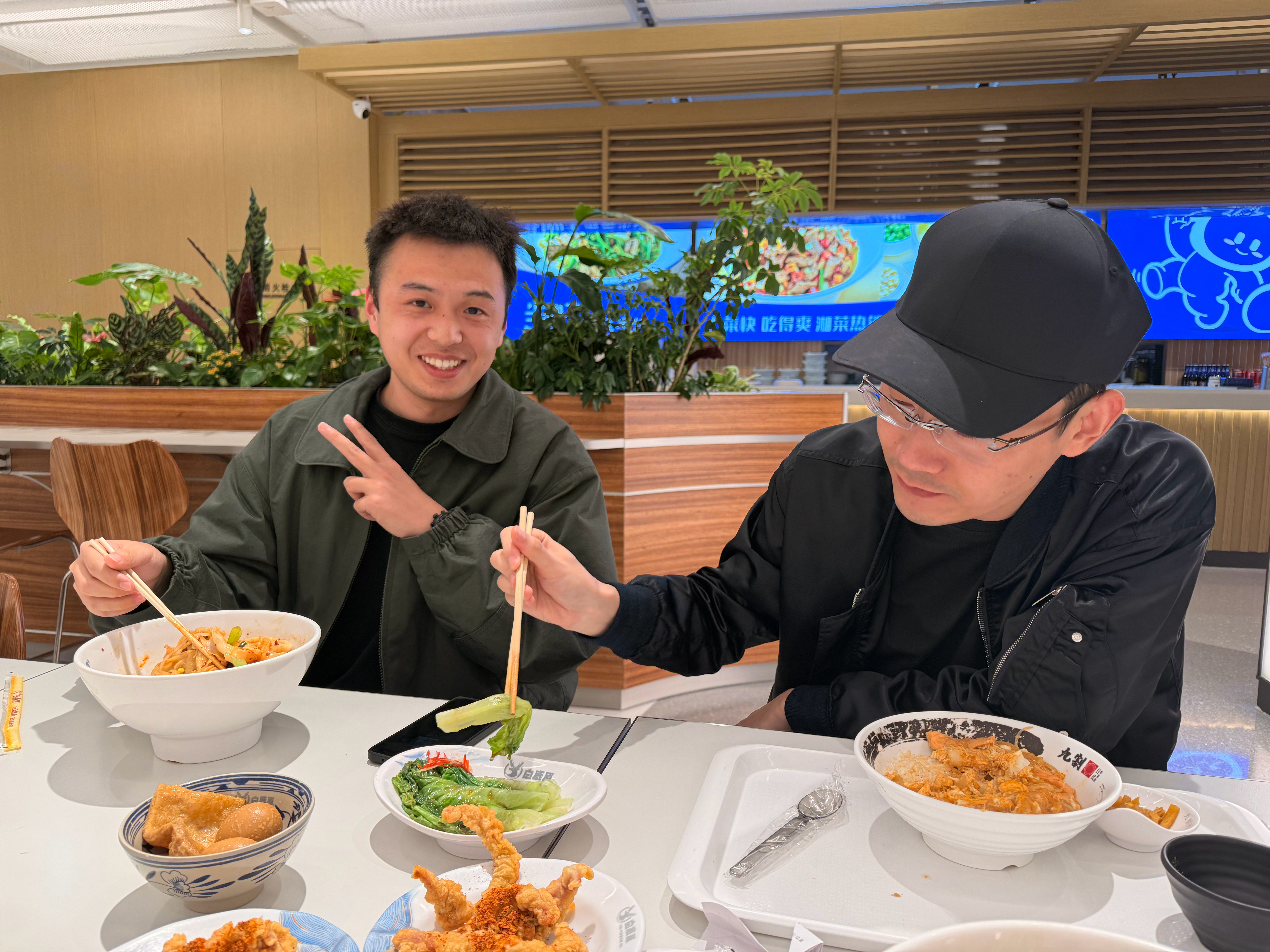 终于等到玩具龙有空了和大V一起吃个饭[doge]​​​