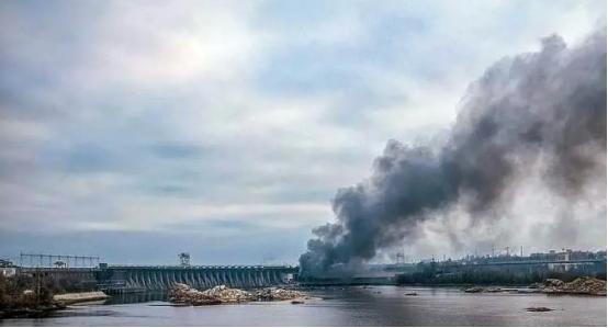 俄罗斯持续不断地打击乌克兰的电力设施，到底有什么用？ 现代战争哪离得开电？无