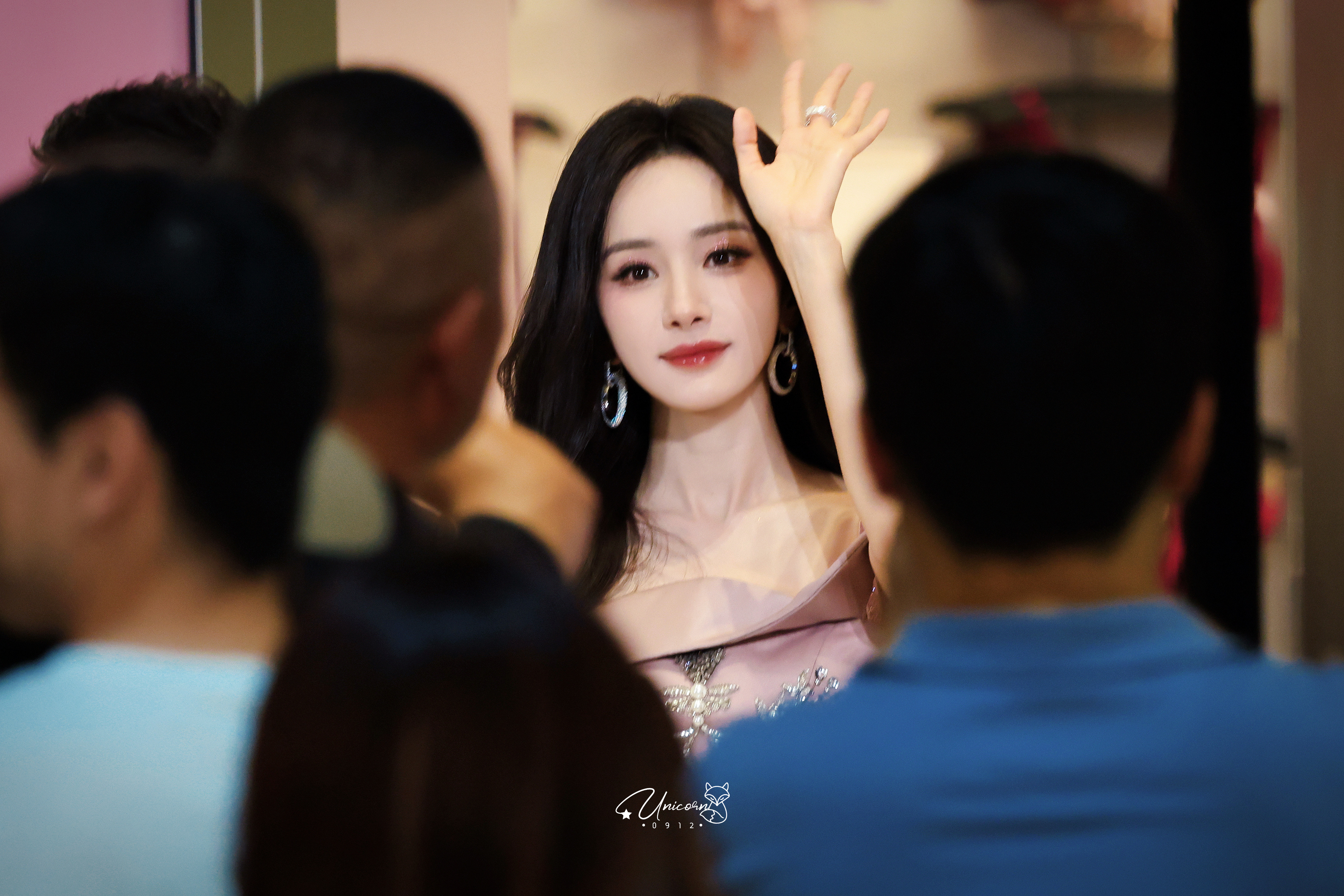 女神轻轻一媚维密亚太区品牌代言人杨幂​​​