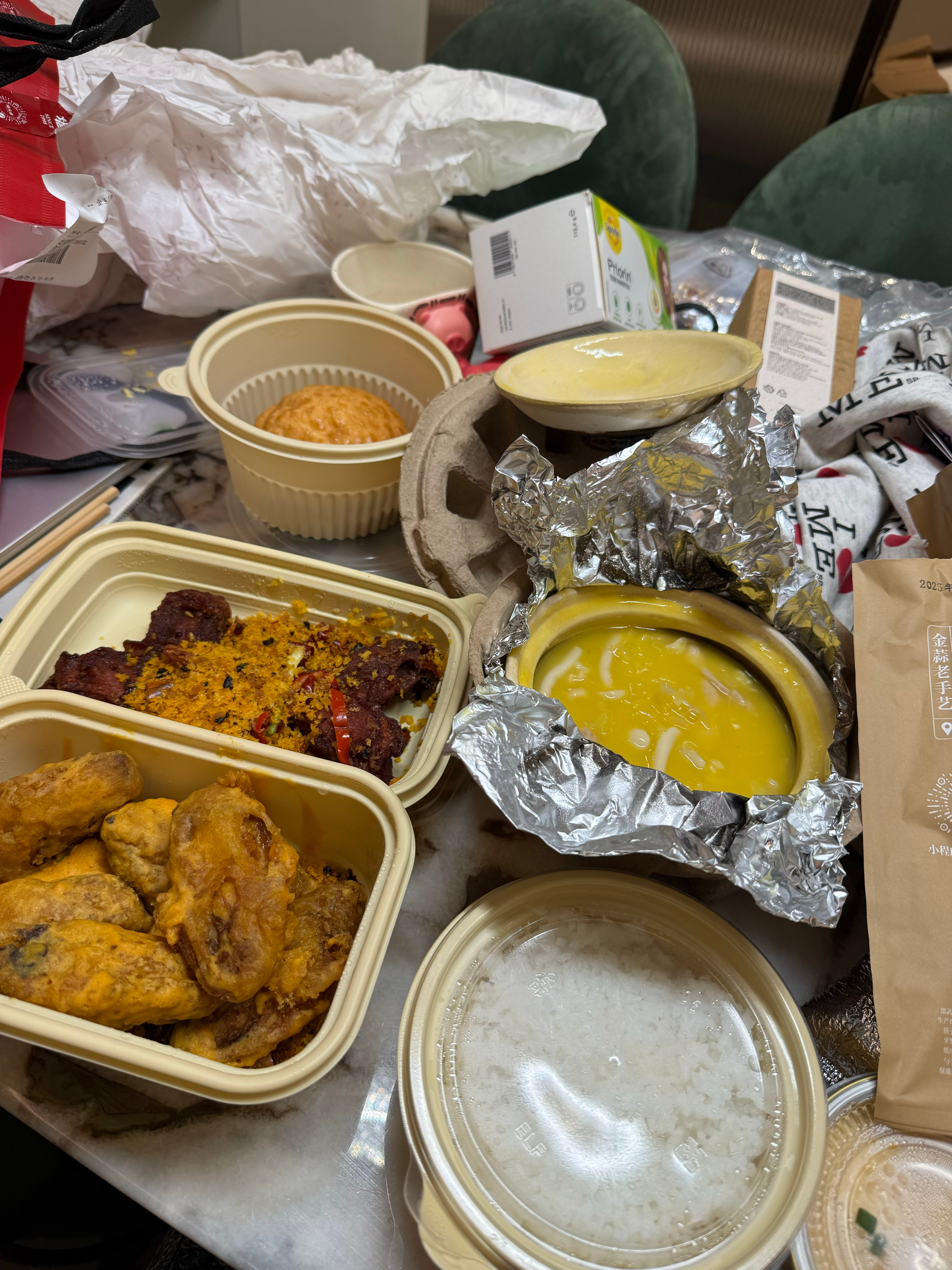 在废区里吃饭，极限用了一天收拾+搬家！！！