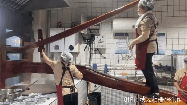 好家伙，压个面还整上高空作业了