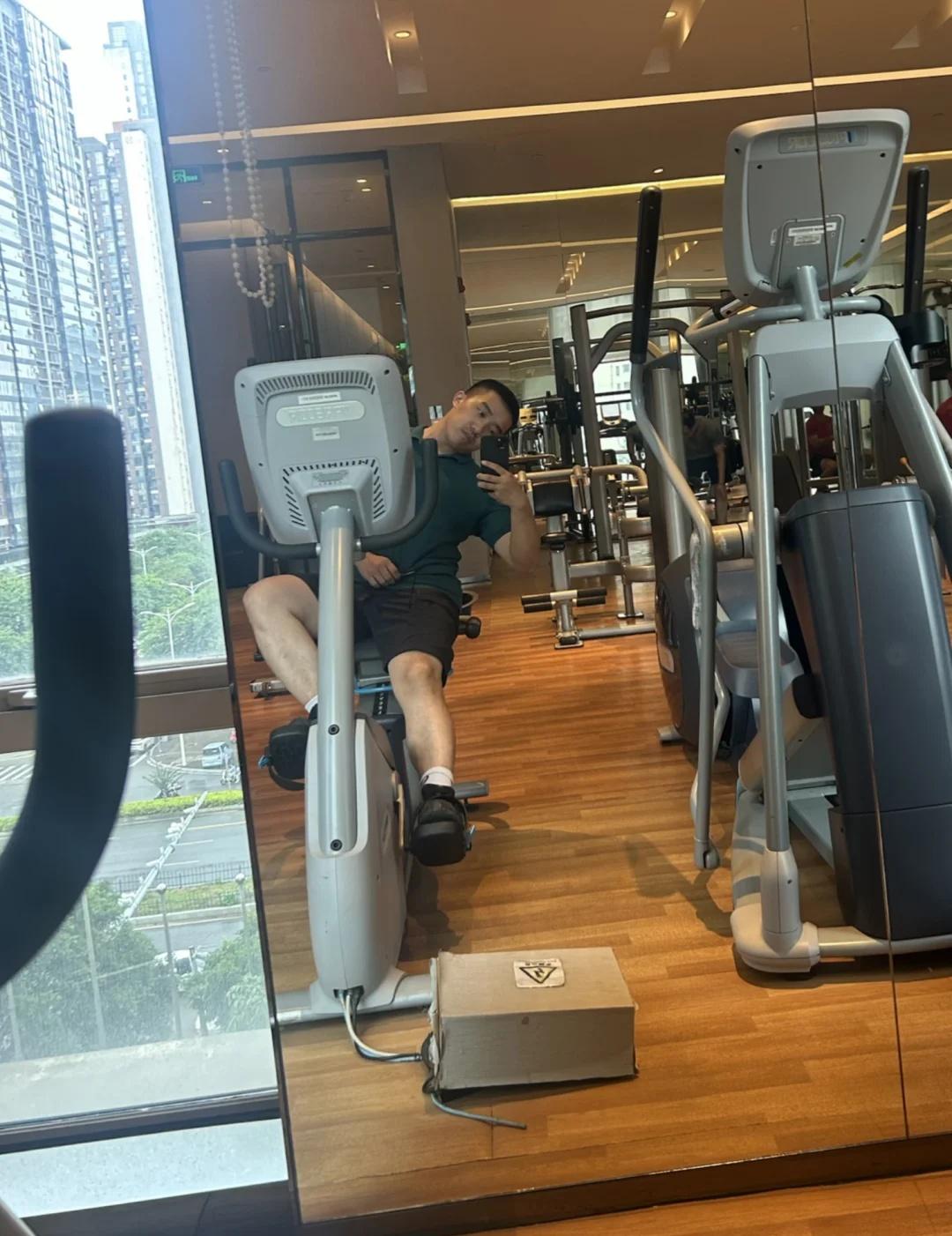 体育老师出差记。健身人健身魂出差健身不停