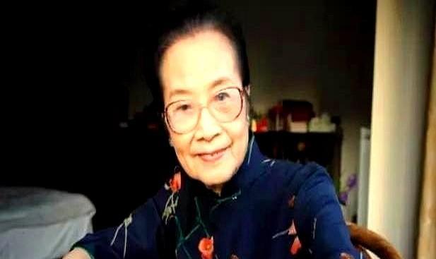 2009年，旅居美国的国学大家叶曼说：“不是我国吹牛，只要给我们平安和安定，中国
