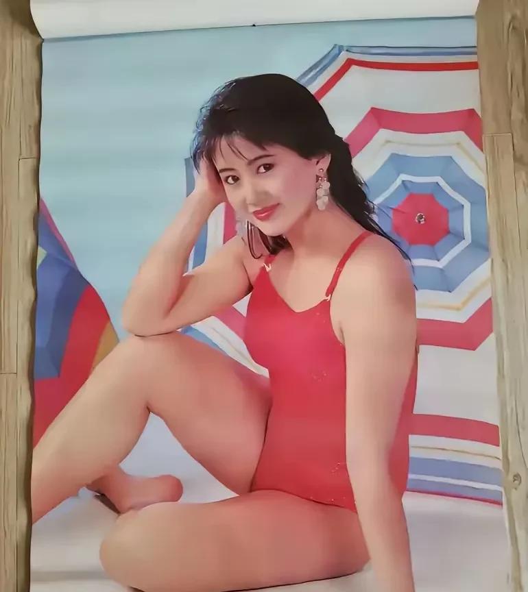九十年代的挂历你猜猜画中的美女是谁？
