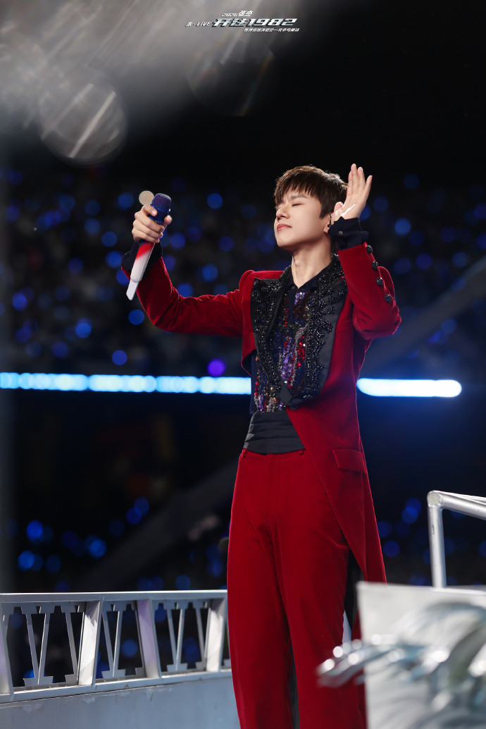 张杰演唱会新加坡场官宣张杰海外新加坡演唱会也要来了！在鸟巢燥了一个月以后，终于轮