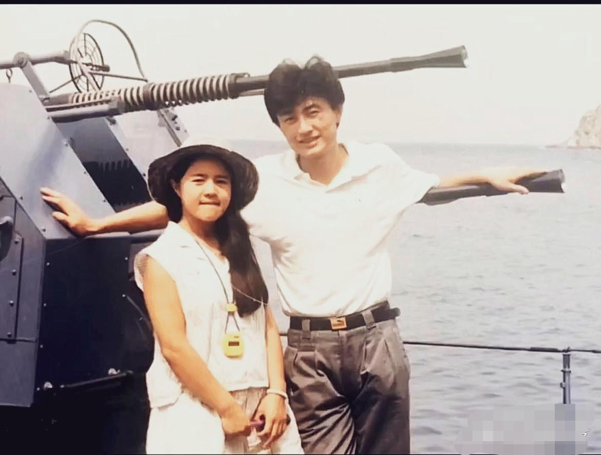 年轻时候的王宁真帅，金龟子像个初中生一样。