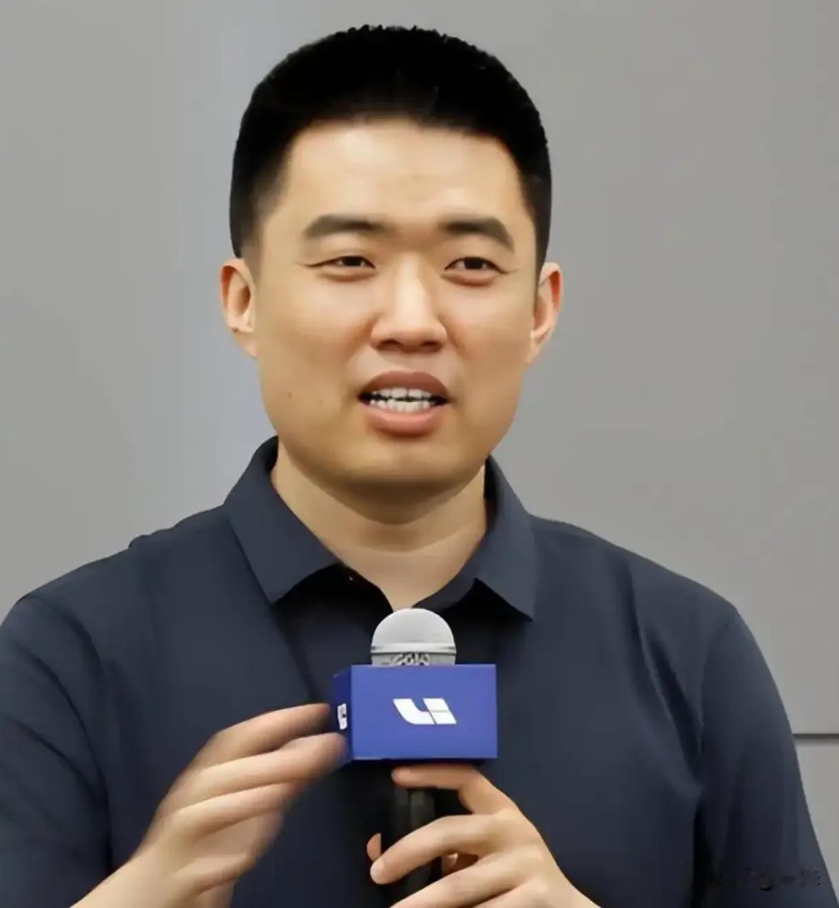 李想说，理想汽车终于迈过三重难关，i9将是第二代纯电平台的首发旗舰。其实，理想现