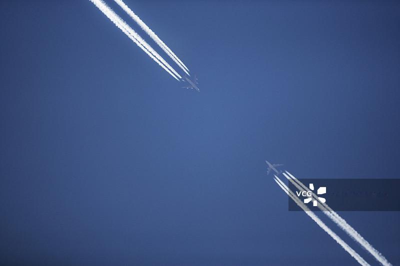 德国上演航空奇迹！两架飞机800米高空相撞，居然都安全落地了！当地时间5月