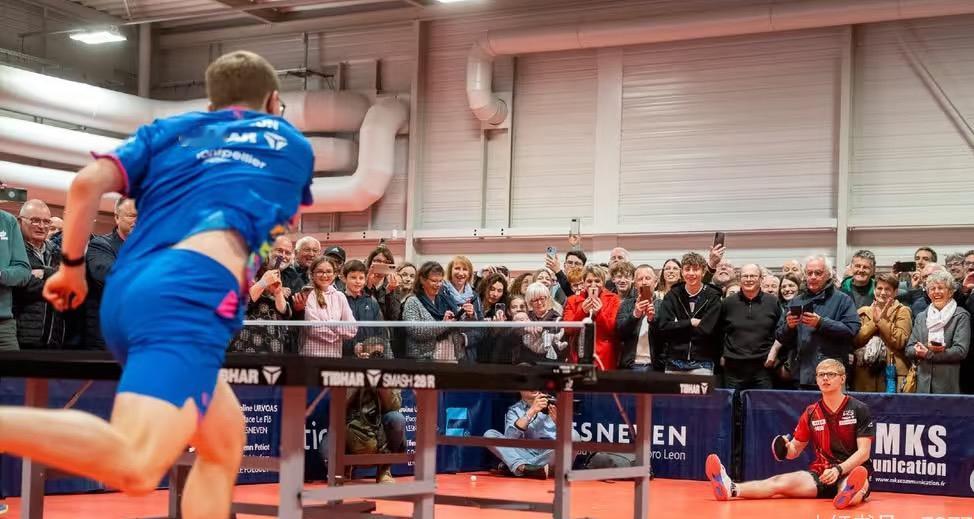 勒布伦兄弟更新：非常自豪能够为第一座以我们俩人的名字命名的乒乓球馆揭幕！勒布伦