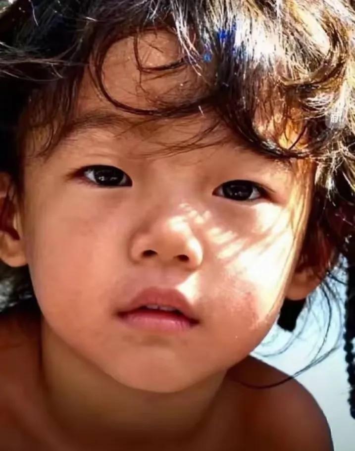 亲爱的小孩，你今天过得怎么样？今天有没有哭，你的爸爸有没有给你穿衣服，有没有