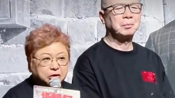 一句“走个面”全网吵翻！公益口碑韩红为冯小刚新片站台，好心发言为何惹众怒？
