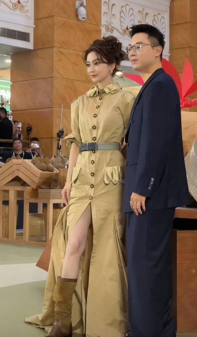 Angelababy出席活动依旧是高定加身她的代言确实掉的差不多了，也没有剧可