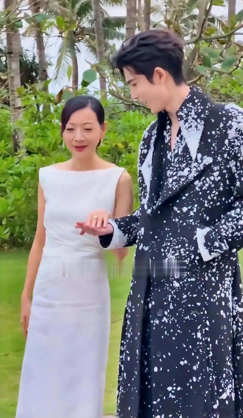 但凡有点小权力的女总裁都会想方设法给自己安排张凌赫吧？赫斯特大中华区Ceo在张凌