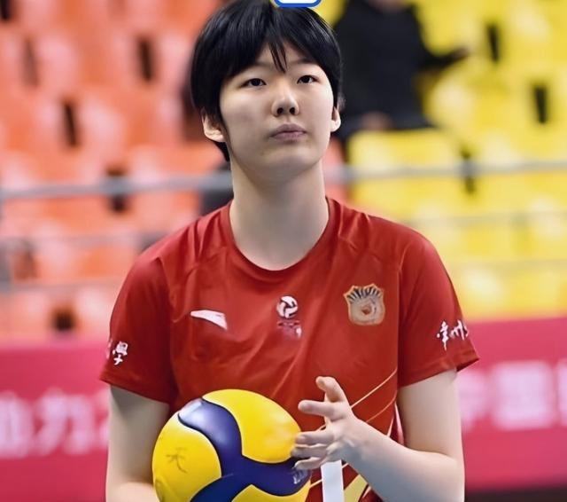 江苏女排在副攻线上继万梓玥，杨佳之后，今年又冒出一个郭中楠，小将郭中楠在本赛季的