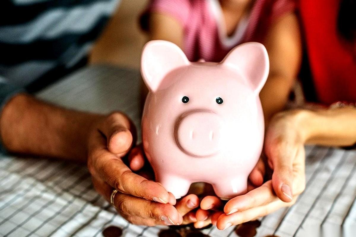 节前最后一天，大盘绿了。很多人在骂，说好的红包行情呢？我告诉你个更扎心的事：