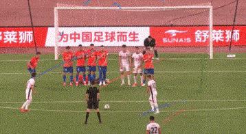 山东泰山这人墙排的业余吗？大雷布置的吗？这人墙是崔康熙训练中就安排好的？不会吧？