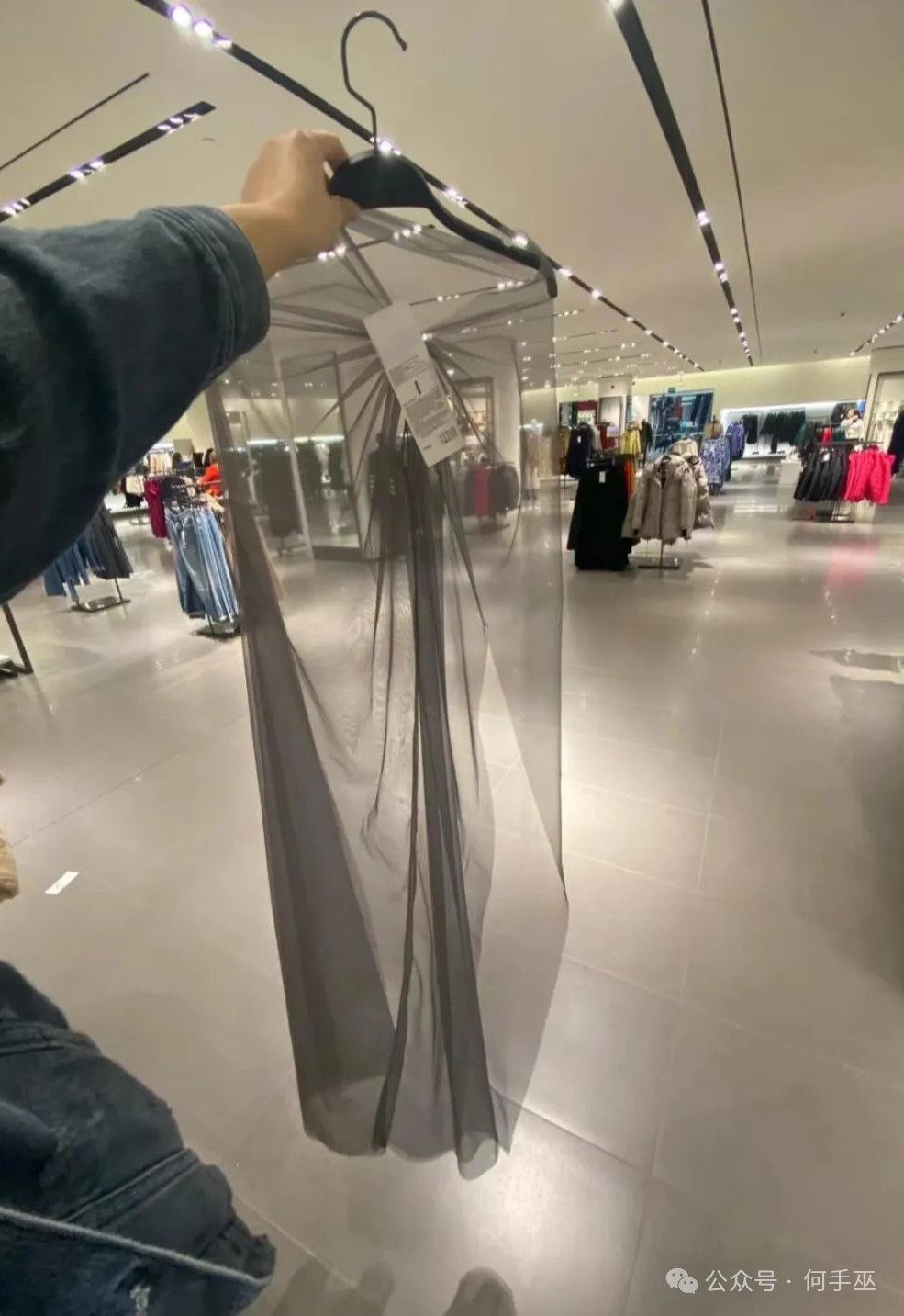 这衣服这么透买来怎么穿？​​​