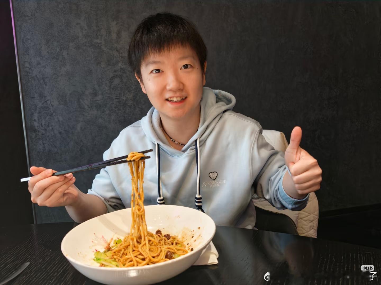 孙颖莎🍠：新的一岁，继续乒乒乓乓！🥳祝福已收到，动力已满格，保持热爱，全力以