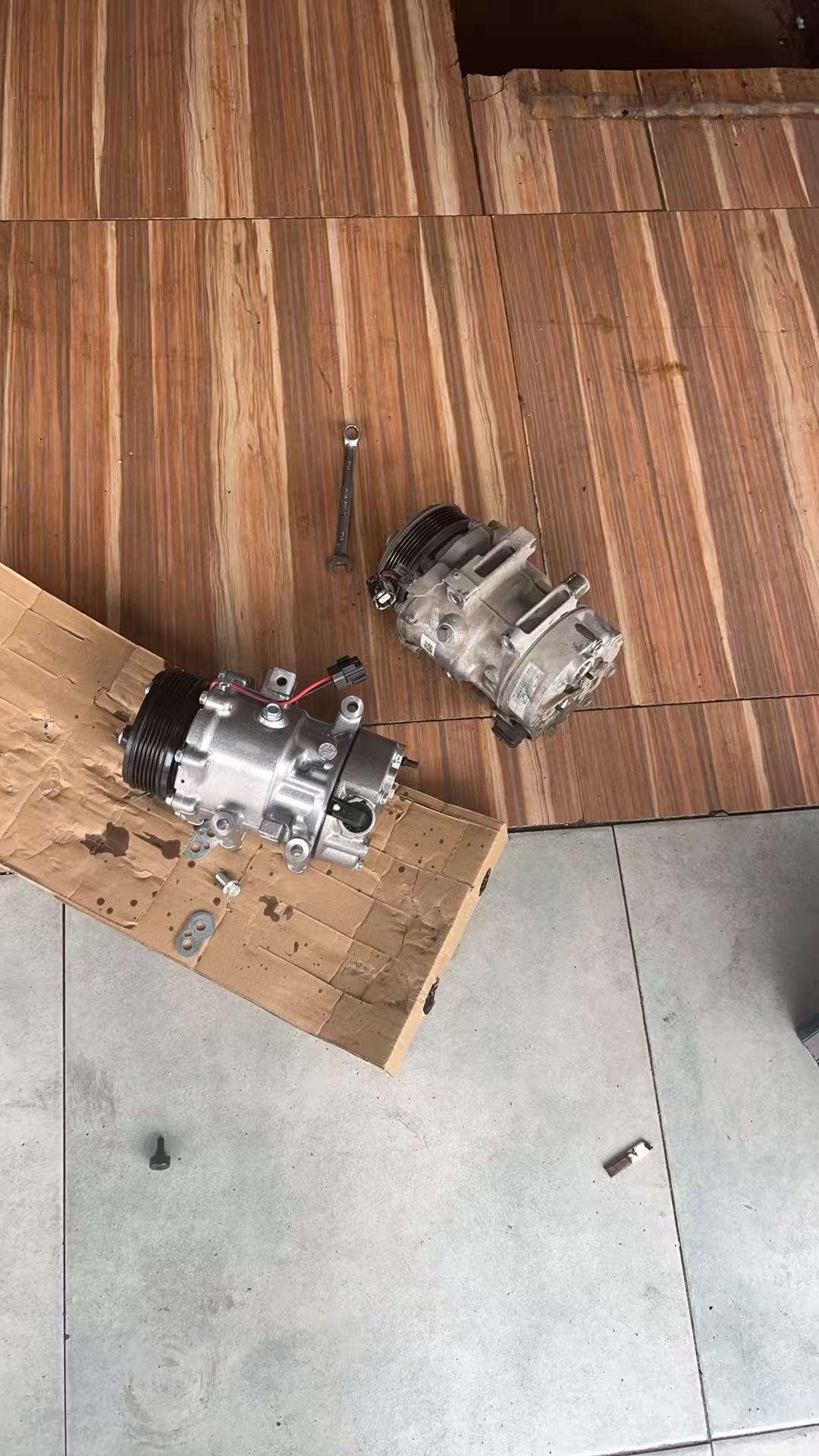🚗奇瑞瑞虎8空调故障：空调泵不工作⚠️重点：该车为电控可变排量压缩机，无传统电磁吸盘，不要盲目更换