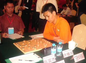 快棋赛为什么容易爆冷？顶尖棋手在限时压力下，失误概率大幅上升很多棋迷发现一个现