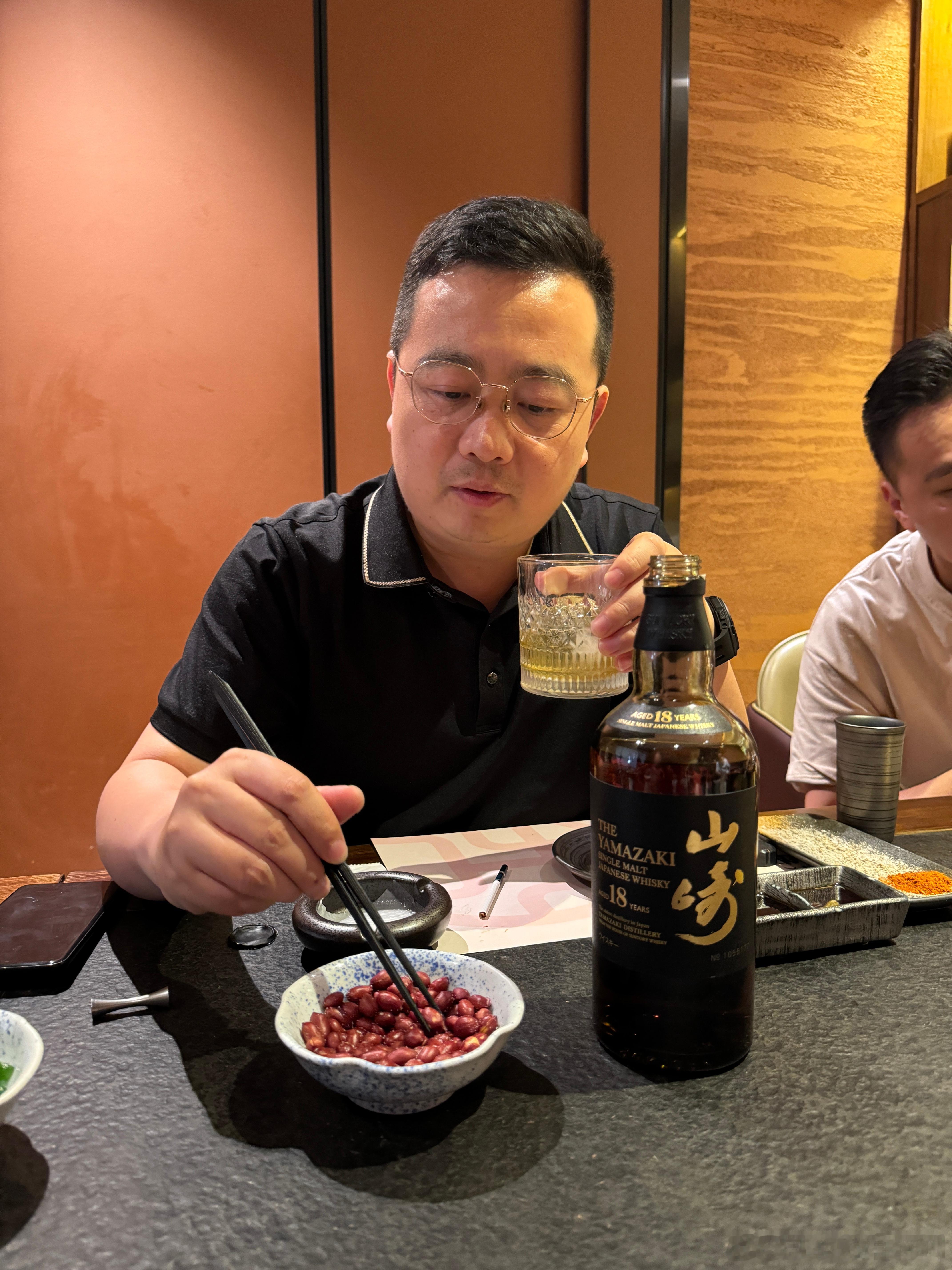 不管什么酒，配花生米，绝配！​​​