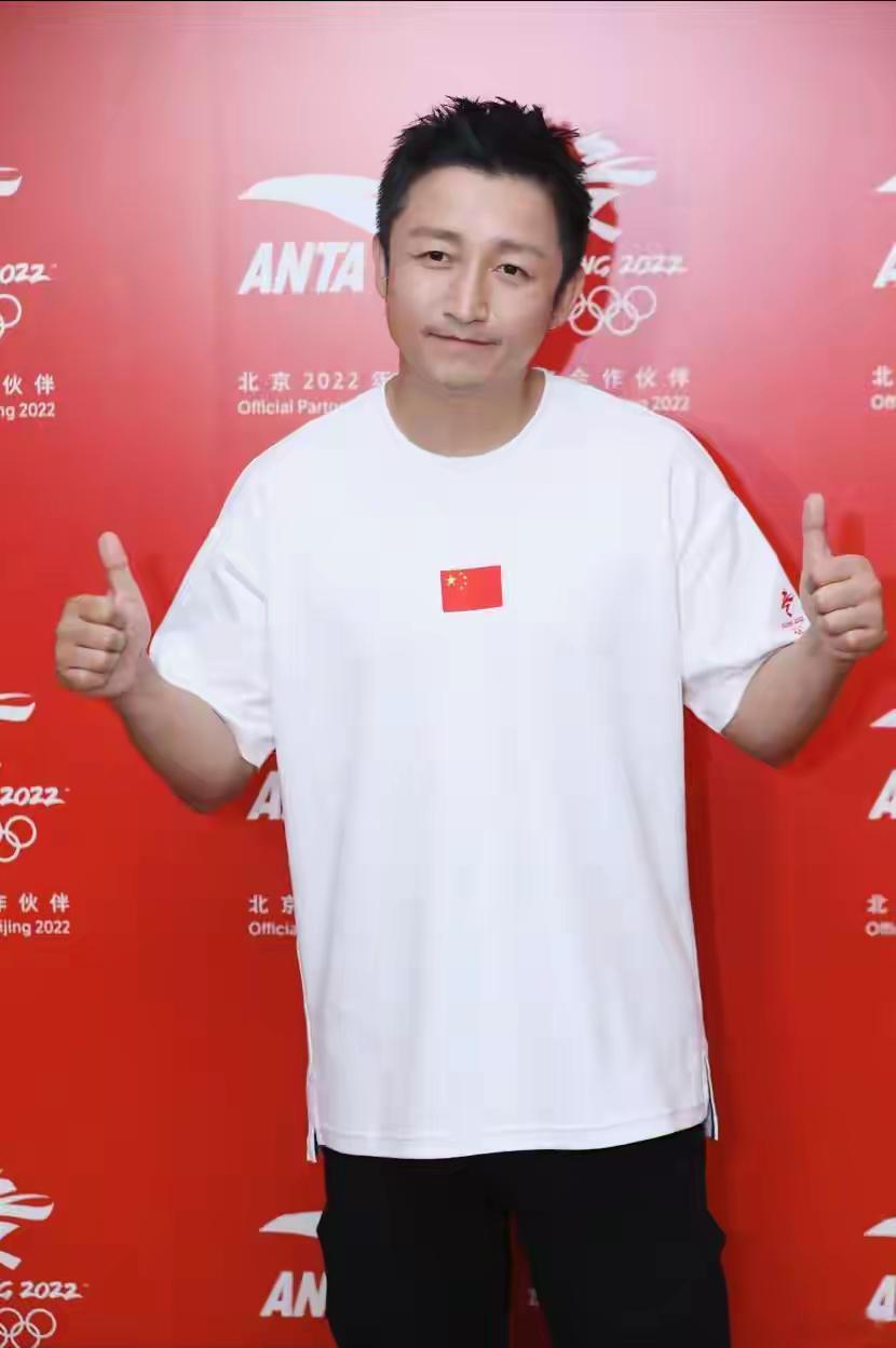 1.邹市明跟老婆互不满意但是又没法离，自爆矛盾也是为了吸引点热度。2.杨颖每次看