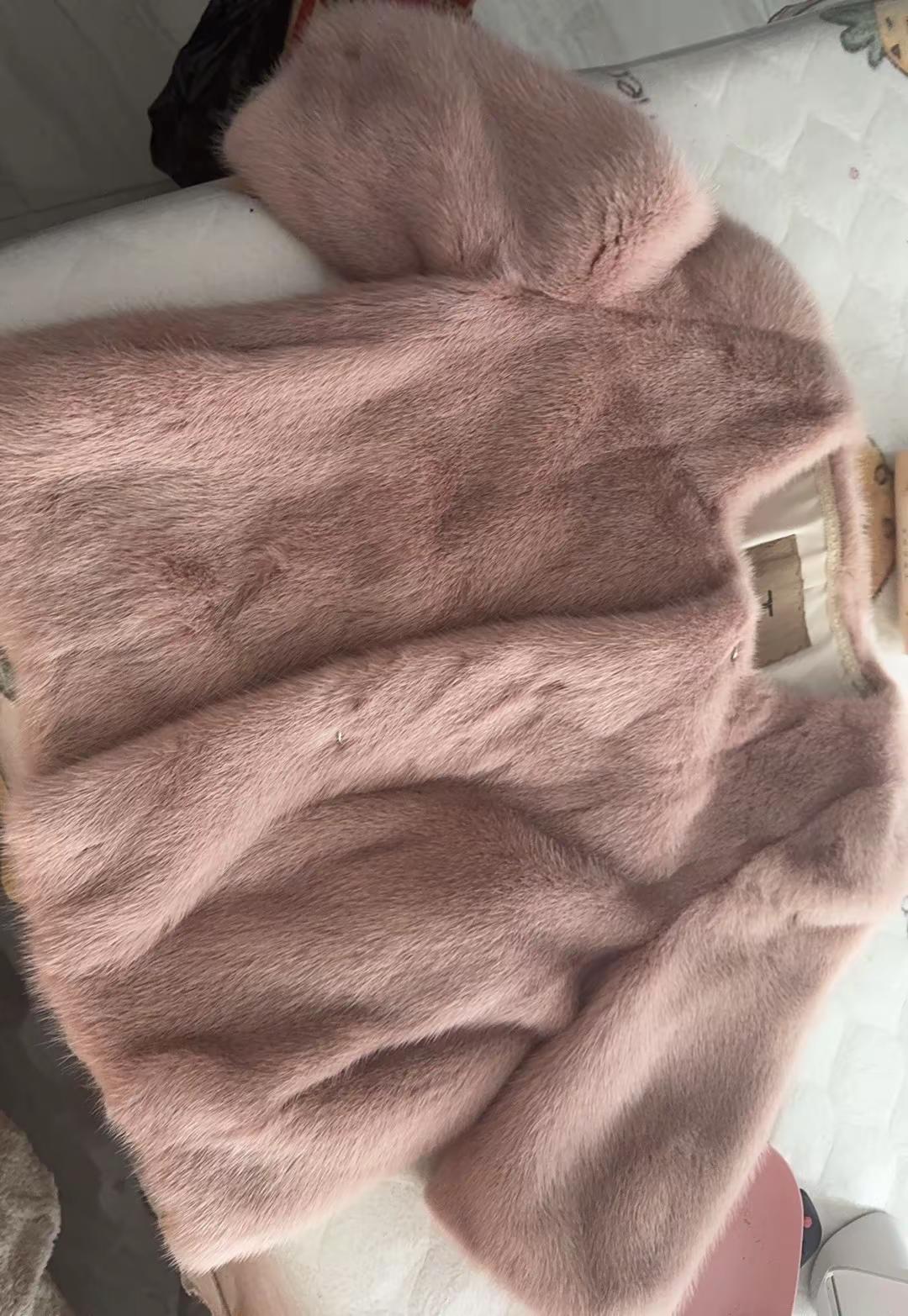 这年头买不起皮草，更买不起貂皮，只能把十几年前的老款貂皮改造，期待效果，今年也就