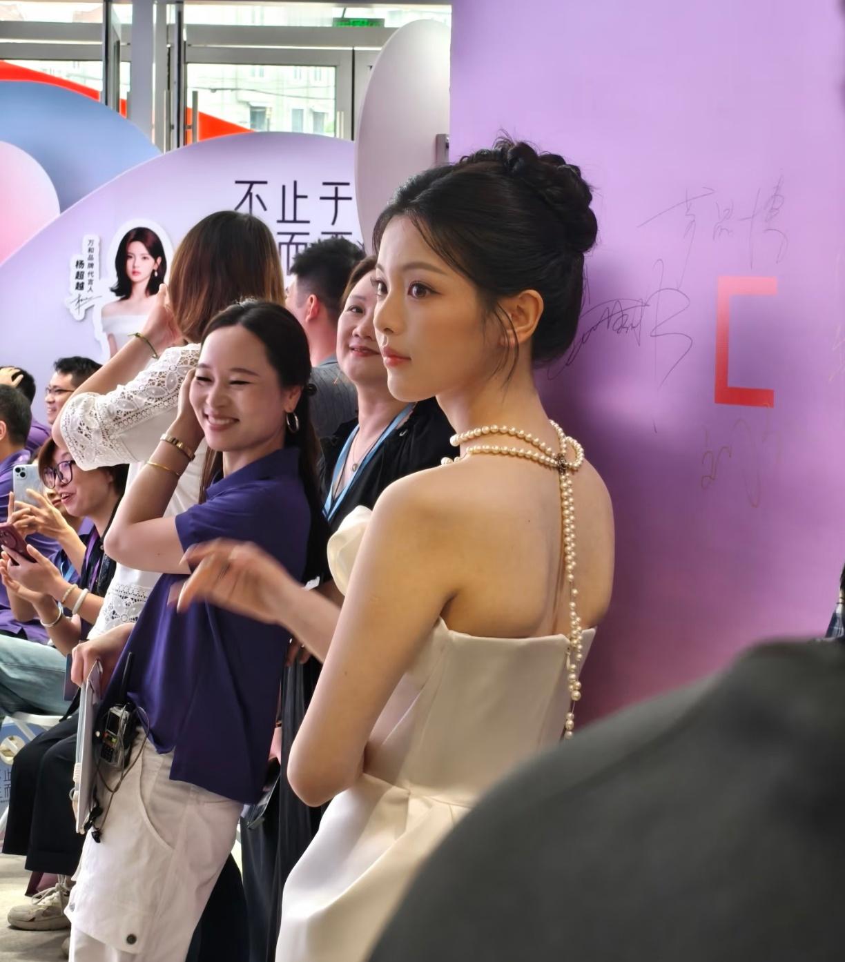 忽然意识到对漂亮产生了执念。。