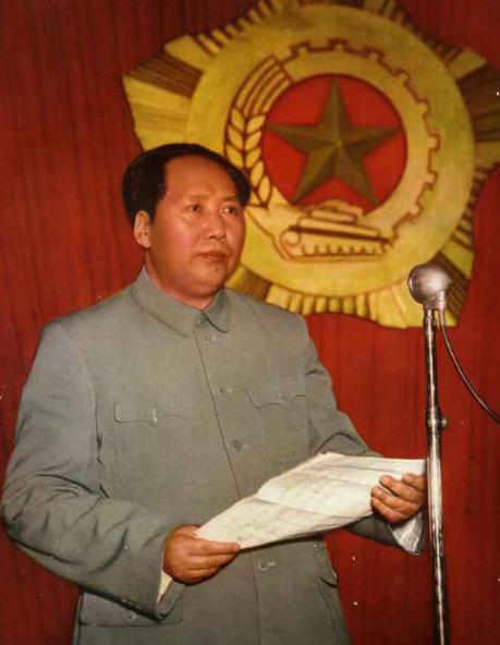 1958年，开国大校嚷嚷着要见毛主席。他拿不出预约许可和介绍证明，却对警卫大喊：