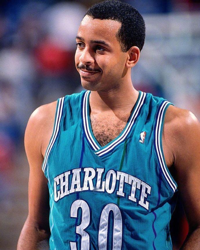 黄蜂将于3月20日退役戴尔-库里的30号球衣！戴尔-库里已为黄蜂效力27个赛