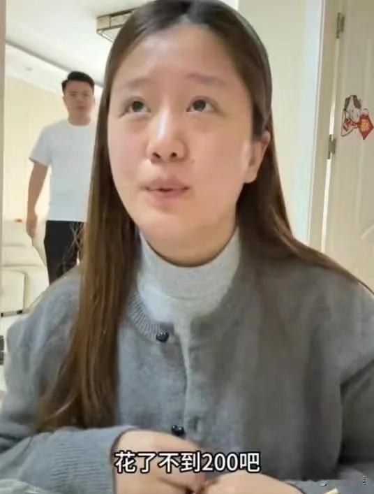 女子怀了三个月的二胎，买了198元的水果。丈夫问“水果花了多少钱？”女子答完，丈