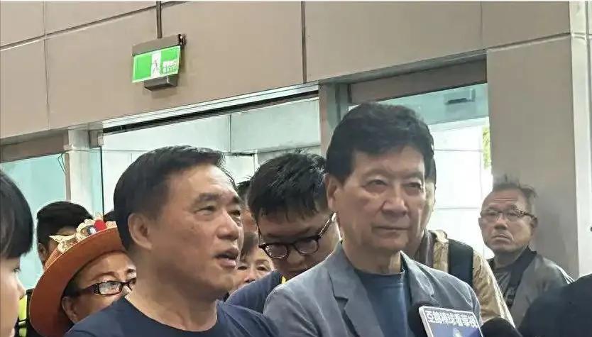 郝龙斌和赵少康的“组合”，从最初赵少康出来竞选国民党主席，到现在郝龙斌出来竞选，