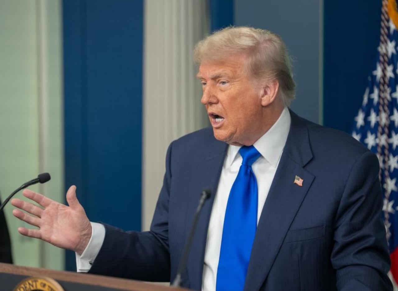 威胁干涉！伊朗民不聊生美以还在拱火新华社德黑兰1月2日电伊朗有两个