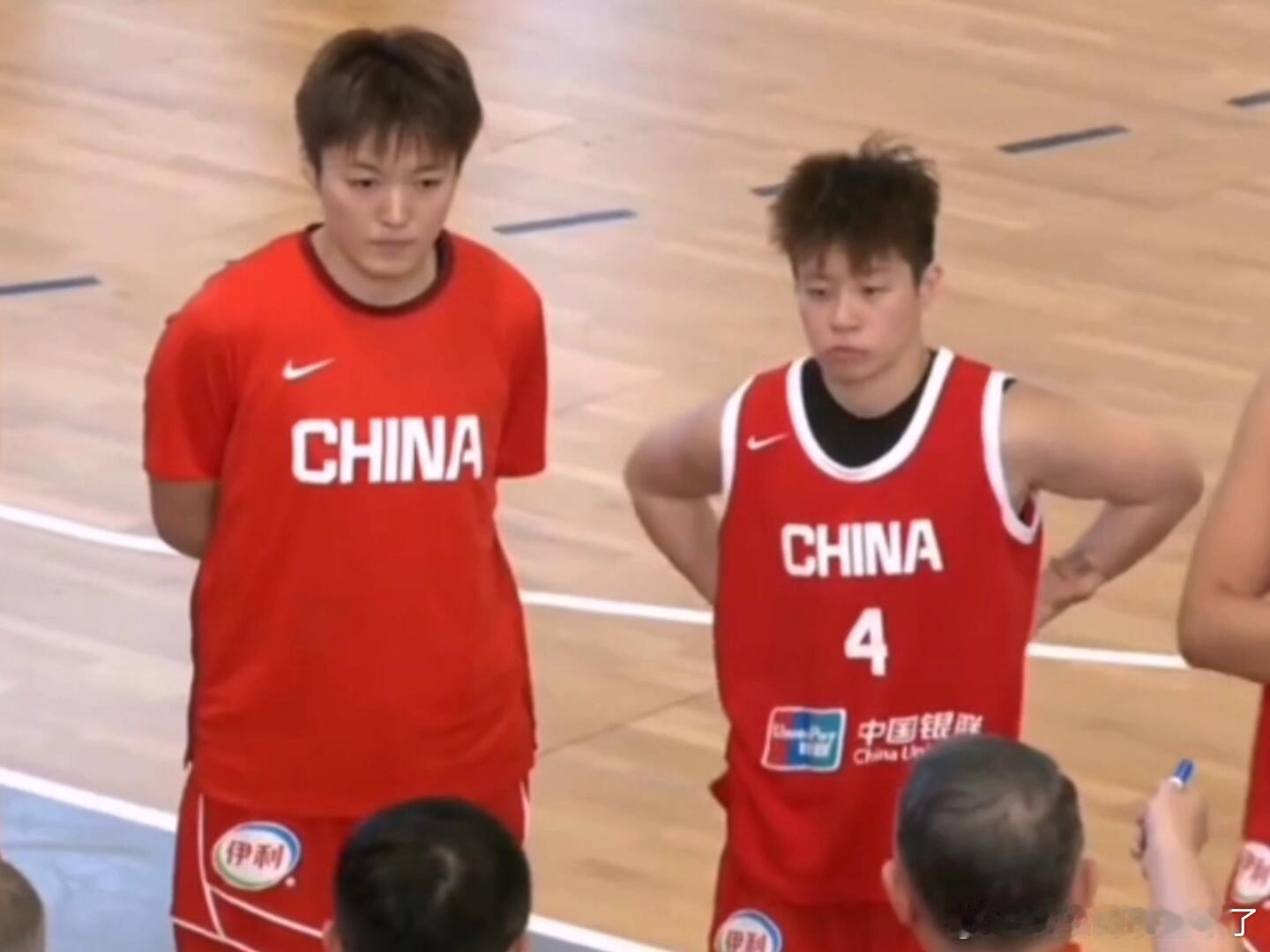 中国女篮热身赛力克马里从落后到反超，中国女篮渐入佳境。陈玉捷首节建功，张曼曼半