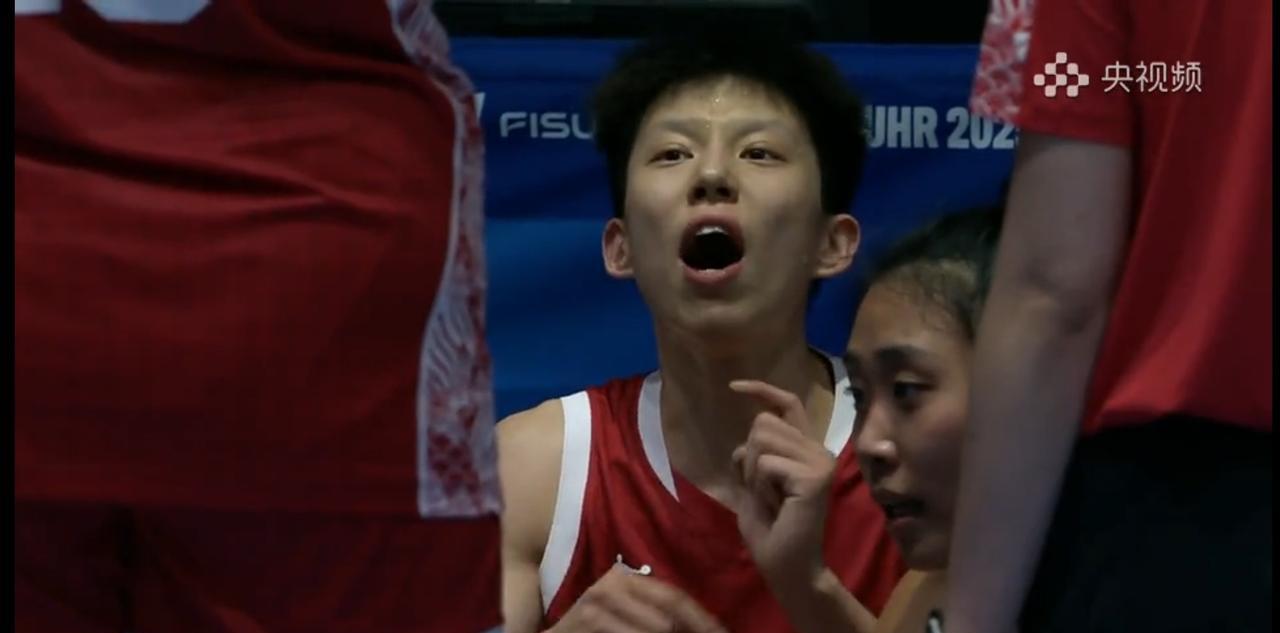 没有任何困难能够阻挡中国大学生女篮姑娘们前进的脚步！国家队的大姐姐们，你们刚经历