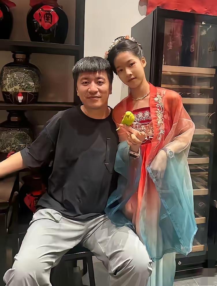 张雪峰猝然离世，他最放不下的，绝非事业与公司，而是年仅11岁的女儿张姩菡。