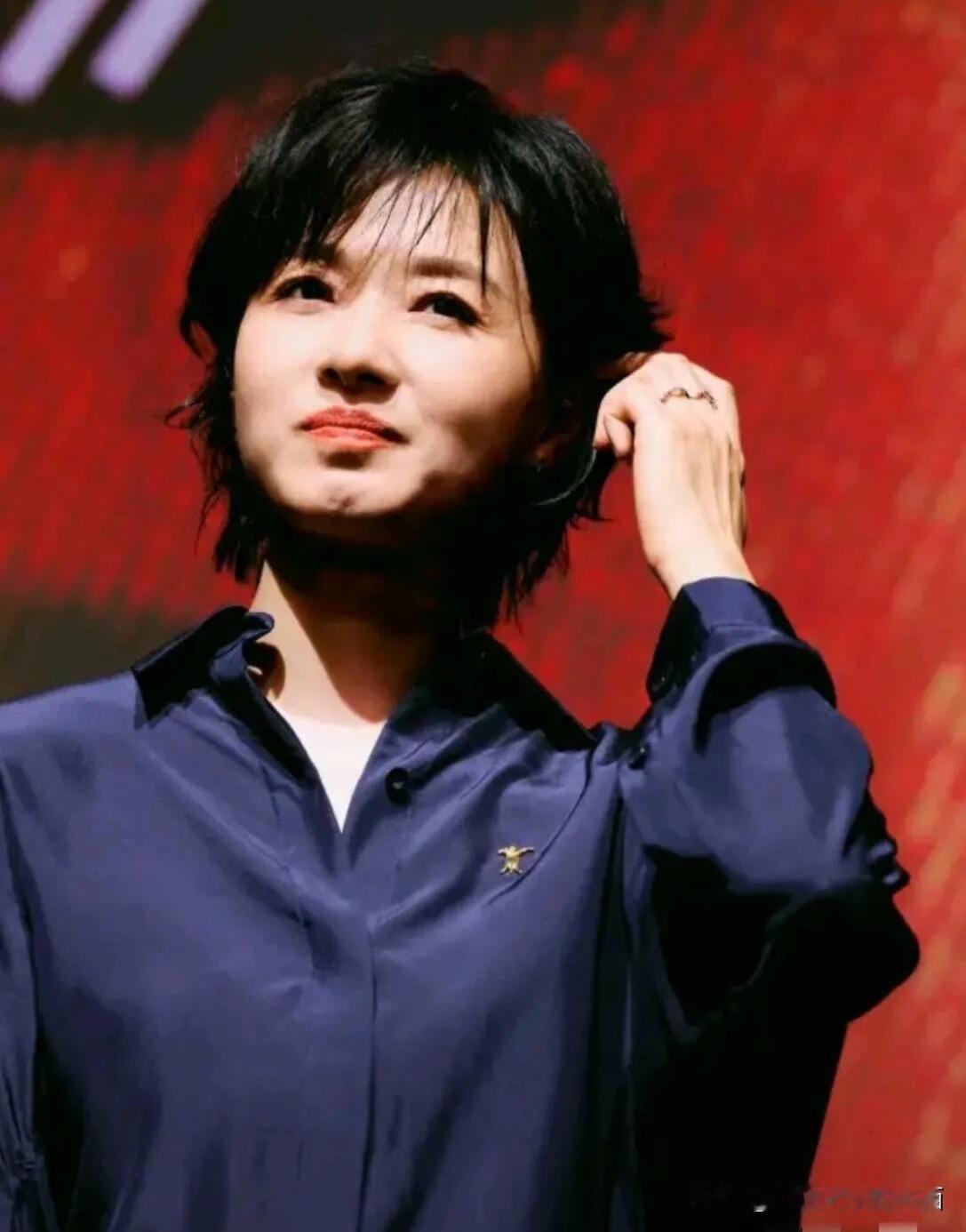万茜长相比较普通，不算是个美女，但她鼻子立体，气质清冷，是冷艳型的女演员，这就是