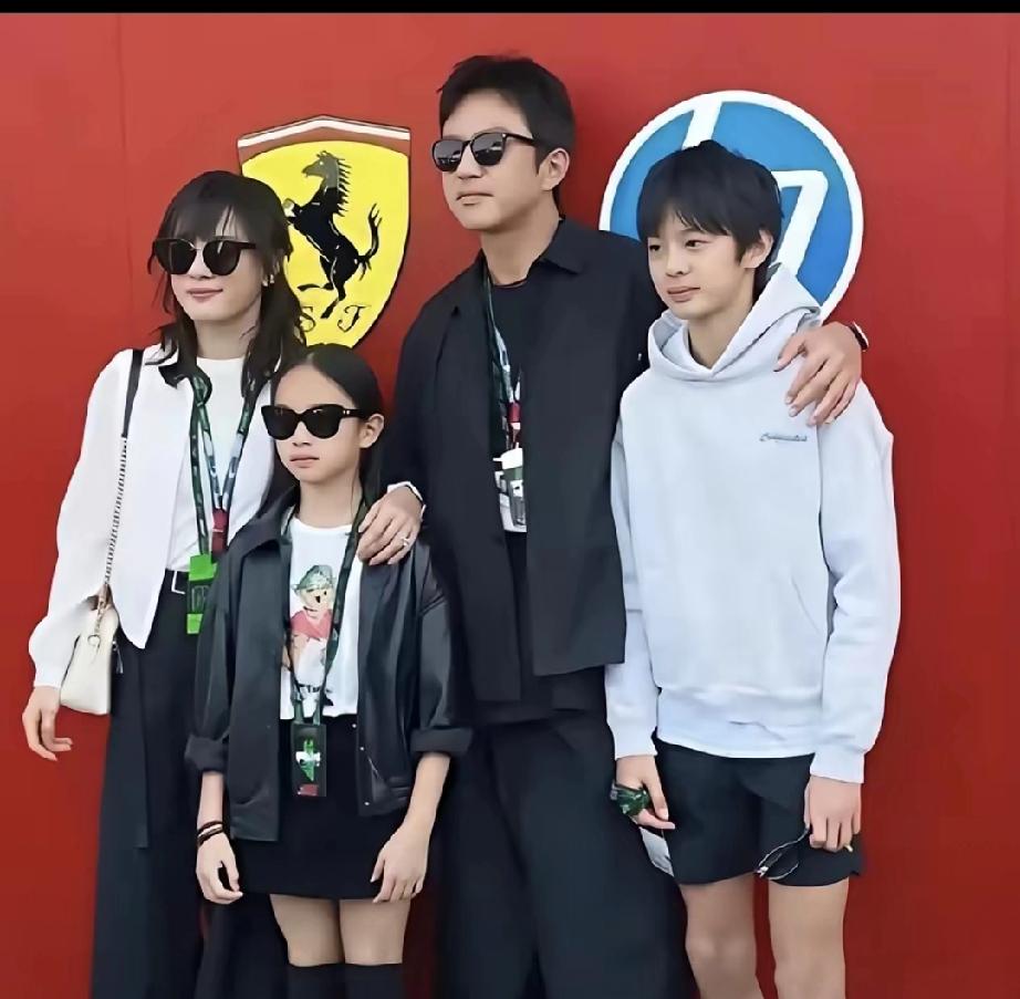 邓超孙俪基因太绝！一家四口撞脸，儿女才艺双全太圈粉邓超