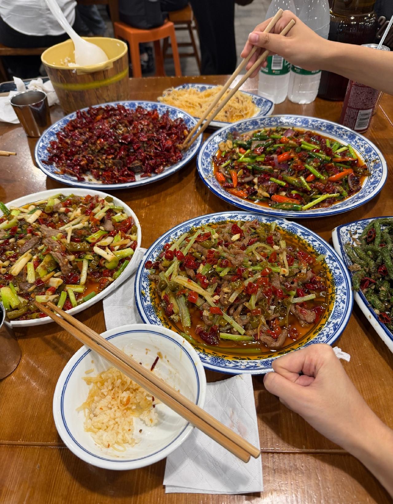 重庆的菜，用盆计算的吗…震惊。​