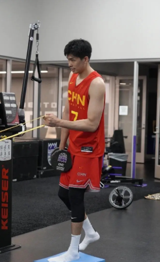 山东队花大代价签约2米26中锋，喊出了夺冠的口号！