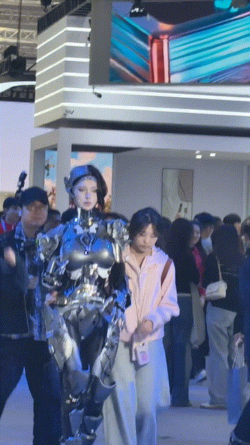 大佬甜，假扮机器人第一人[加油]