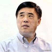 郝龙斌对“和中不舔共，亲美不跪美”的界定，就是包藏祸心。他说，登上天安门参加阅