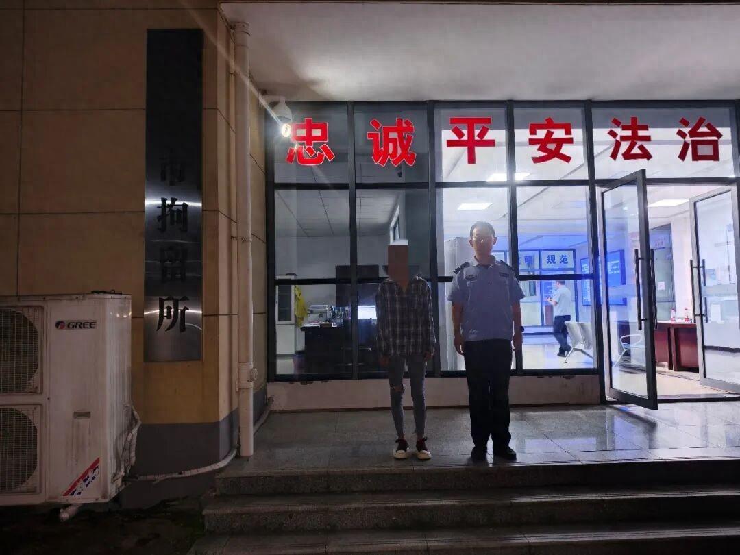 “太离谱了”，安徽黄山，一名女子在饭店喝醉之后，看见邻座的陌生男子长得好看，强行