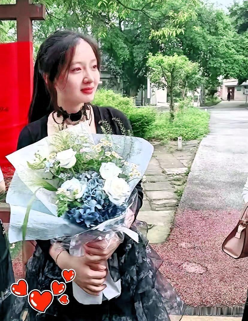 19岁的独生女儿，说没就没了。四川泸州，赵锘淇，8月5号走的。第二天，她妈妈在