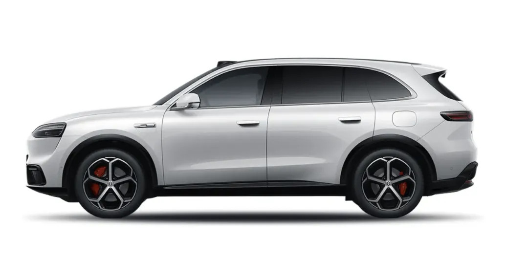 问界M6，当然又是爆款。三围4960/1985/1736mm，轴距2950mm，