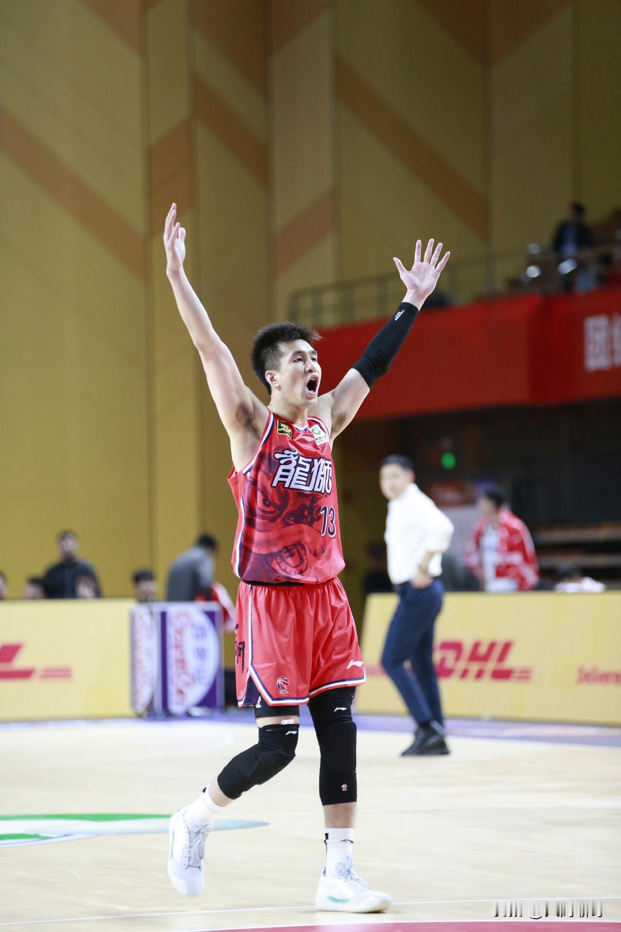 法拉利老了，昨晚郭艾伦21分钟仅得到8分2篮板5助攻。广州龙狮主场对阵福建男篮以