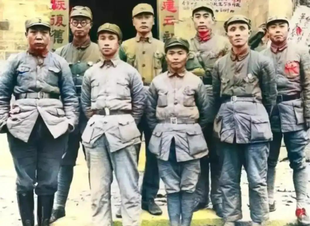 陈毅为什么是元帅？一.陈入伍早，早到巴黎时，之后赶上南昌起义，随后成为井岗三巨头