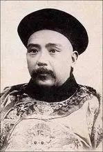 史林一瞥：袁世凯治内宅。袁世凯的姬妾共有十余人之多（也有说九人）。因鉴于第五